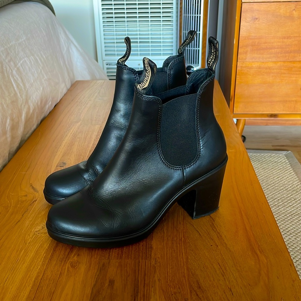 BLUNDSTONE WOMEN'S SERIES
HIGH HEELED BOOTS - BLACK 9.5